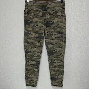 Rock & Republic Women’s Fever Crop Camouflage Pull-on Pants 8